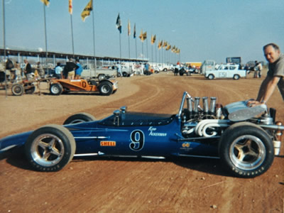 Kipp Ackerman's McLaren M10B at Bulawayo in 1970. Copyright Doug Brown 2005. Used with permission. Kipp Ackerman's McLaren M10B at Bulawayo in 1970. Copyright Doug Brown 2005. Used with permission.